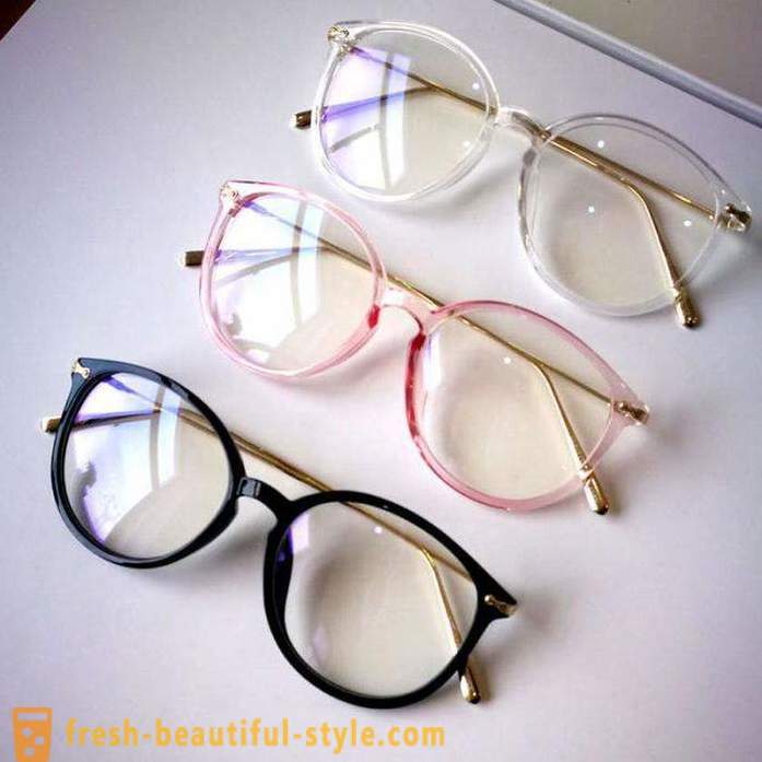 Branding szemüveg átlátszó üveg: jellemzők, modellek és vélemények