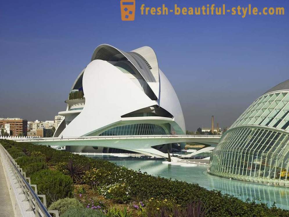 A rendkívüli építészeti Operaház Valencia