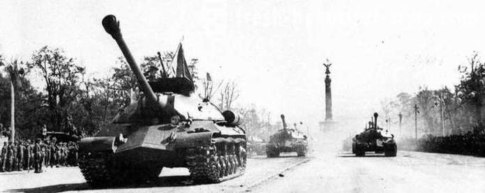 Miért a Szovjetunió rámutatott, hogy a parádé Berlinben, IS-3 tartályok