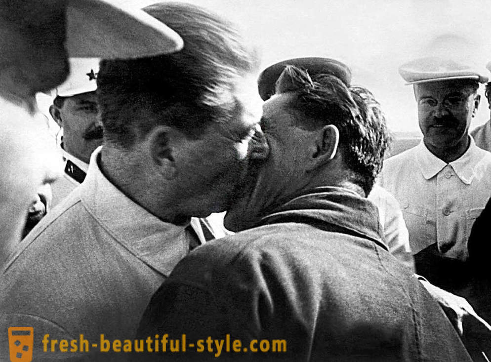 Ahogy a világ vezetői megpróbálták elkerülni csókolózás Brezsnyev