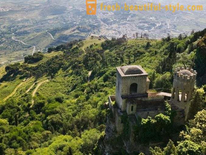 A szépség a hegyi városok Olaszország