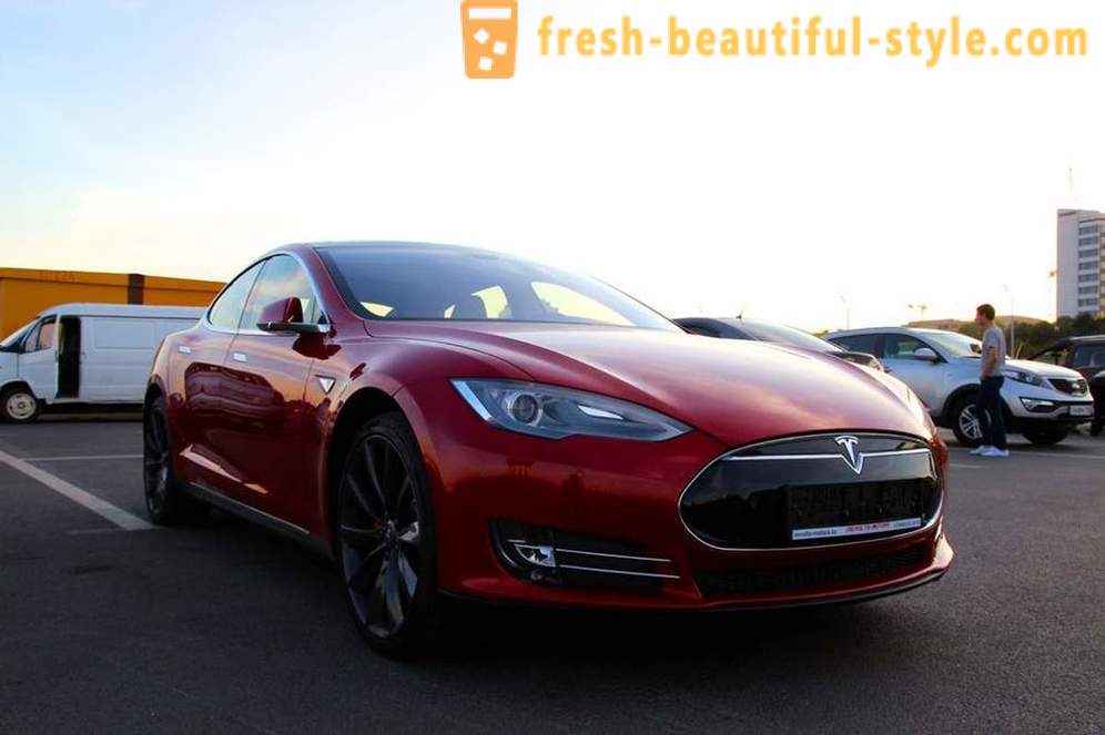 A tulajdonos a „Tesla” nem jelentett hibák és fél éves