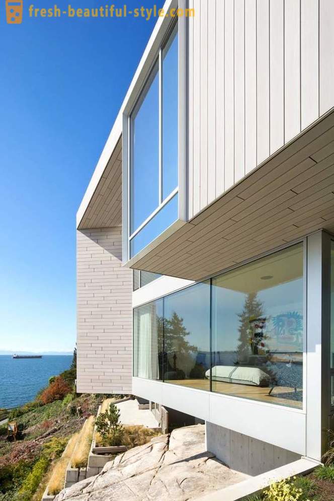Az építészet és a belső tér a ház az óceán a West Vancouver