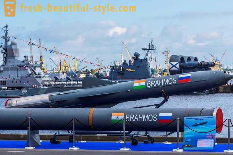 A legnagyobb katonai projektek között Oroszország és India