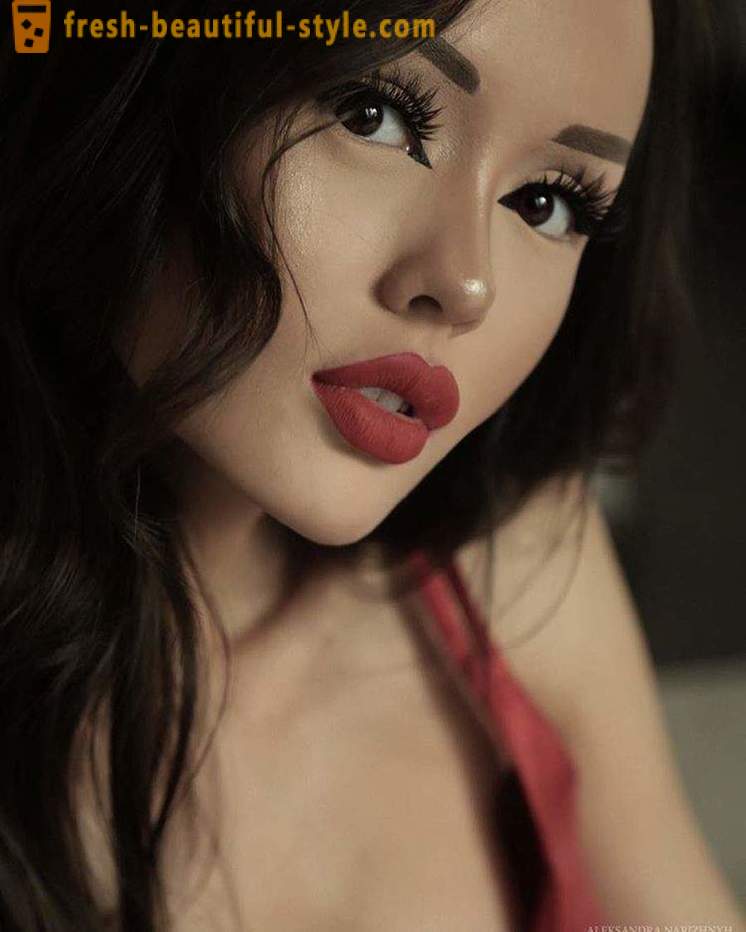Dinara Rahimbaeva - Kazahsztán „Barbie”, amely bírálták a fotózásra fehérnemű