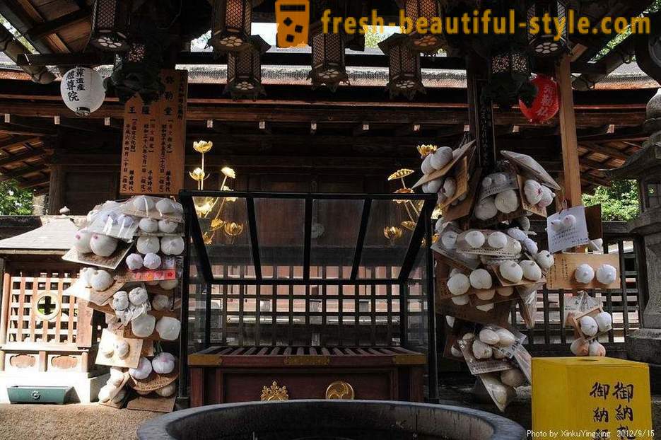 Japánban van egy templomot szentelt a női mell, és ez jó