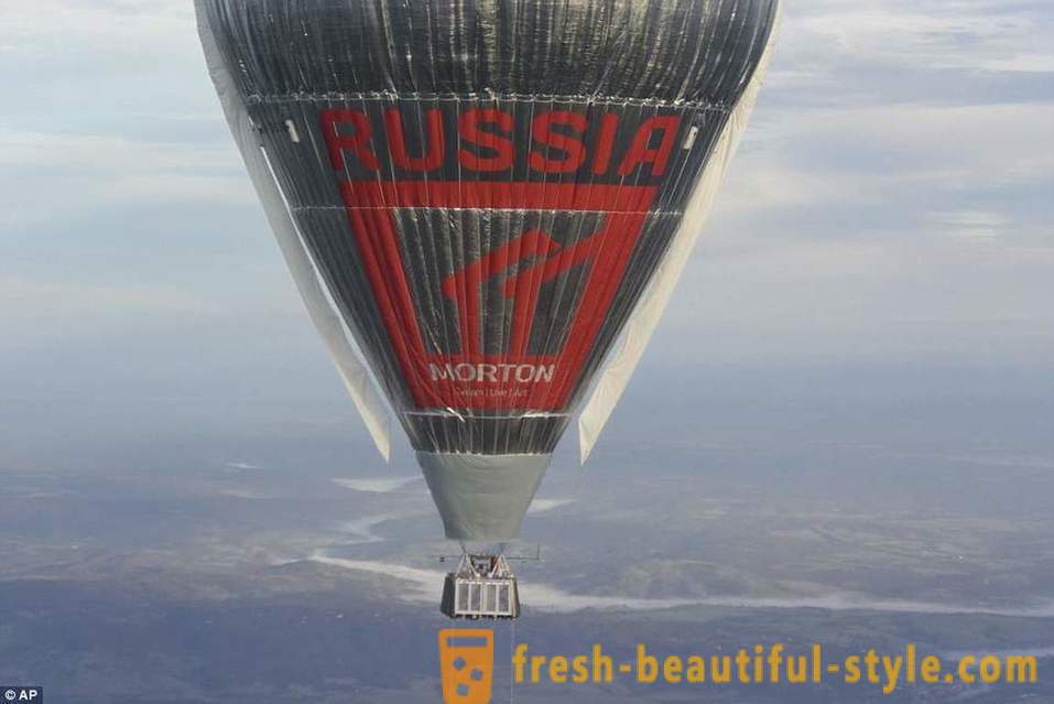 Orosz pap Fedor Konyukhov meg világrekordot a világ turné egy léggömb