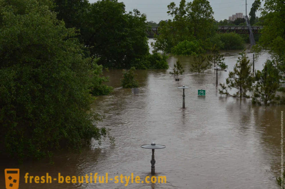 Történelmi árvíz Houston