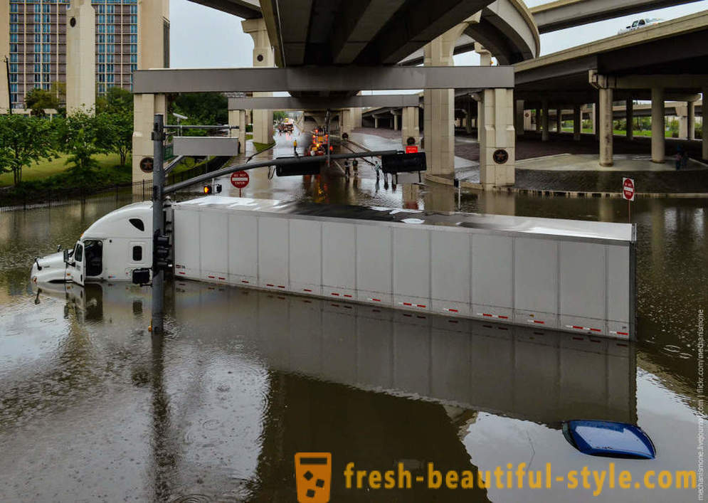 Történelmi árvíz Houston