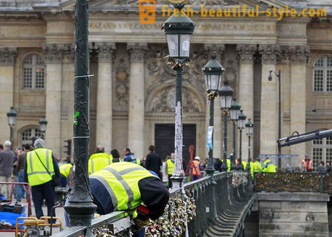 Millió igazolások szeretet eltávolítjuk a Pont des Arts-ban Párizsban