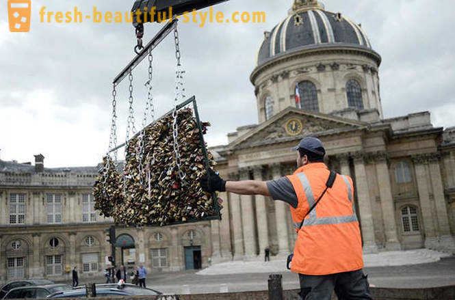 Millió igazolások szeretet eltávolítjuk a Pont des Arts-ban Párizsban