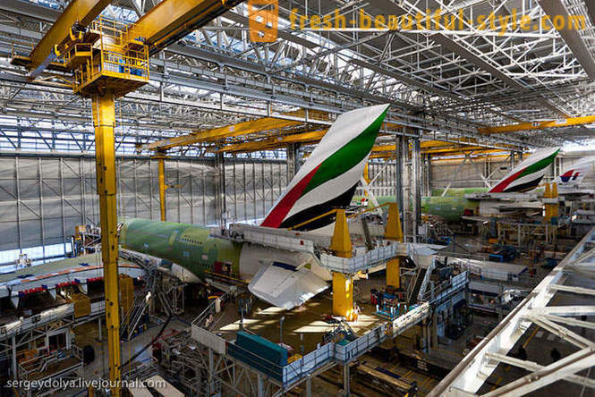 Hogyan építsünk az A380 és hogyan néznek ki belülről