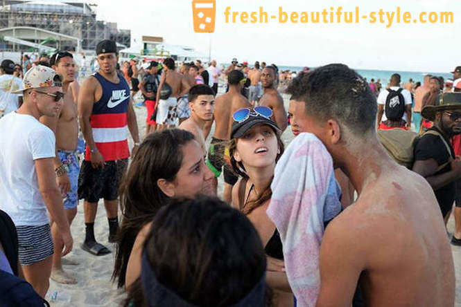 Ahogy az amerikai diákok töltik a vakáció Miami