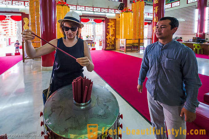 Kirándulás a hindu és a kínai templomok Kuala Lumpur