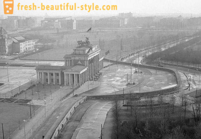 A leomlott a berlini fal