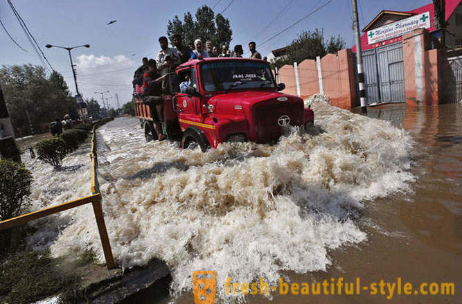 Történelmi árvíz Indiában és Pakisztánban