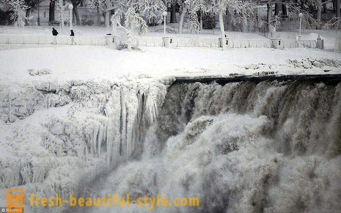 10 lenyűgöző képet fagyasztott Niagara Falls