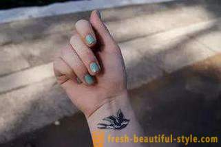 Női tetoválás a karján: vonzó kifejezést