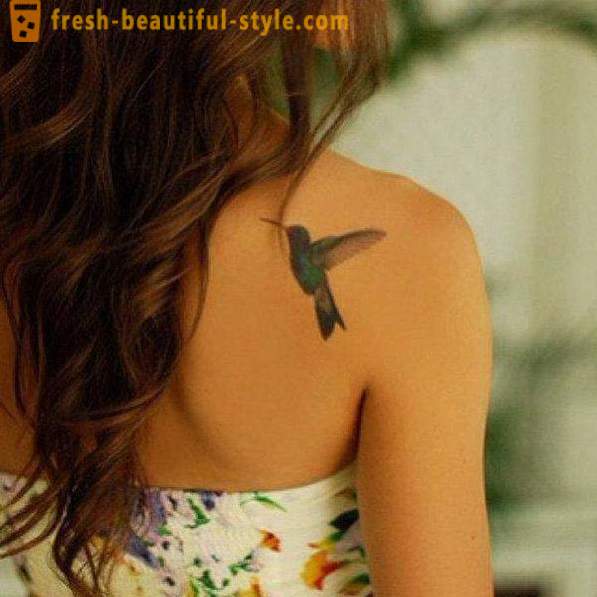 Kolibri tetoválás - jelképe a vitalitás és az energia