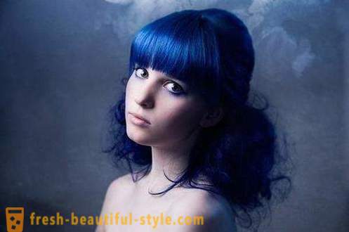 Kék hajszín: hogyan lehet elérni egy igazán szép színt?